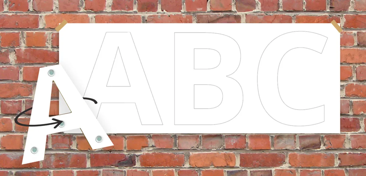 Schablone an die Wand kleben und ausrichten